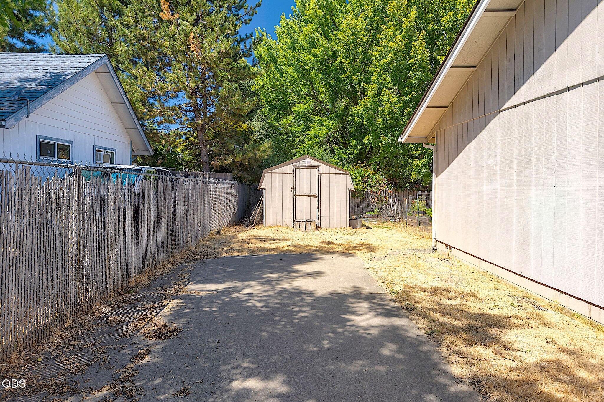 1609 Leonard Road Grants Pass, OR 97527 - Photo 36 of 38 Gallery Image 36