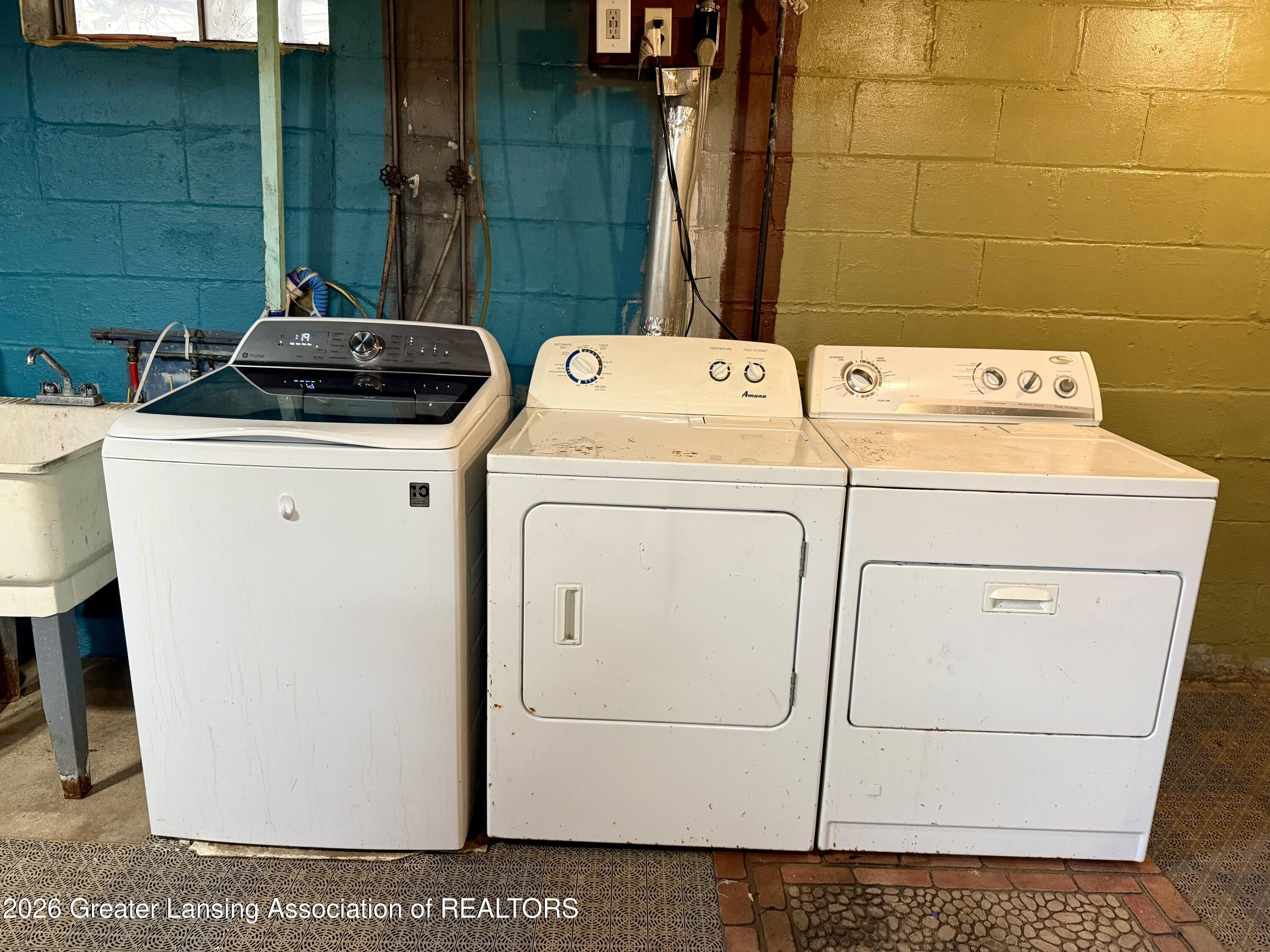 529 Shepard Street Lansing, MI 48912 - Photo 30 of 31 Laundry