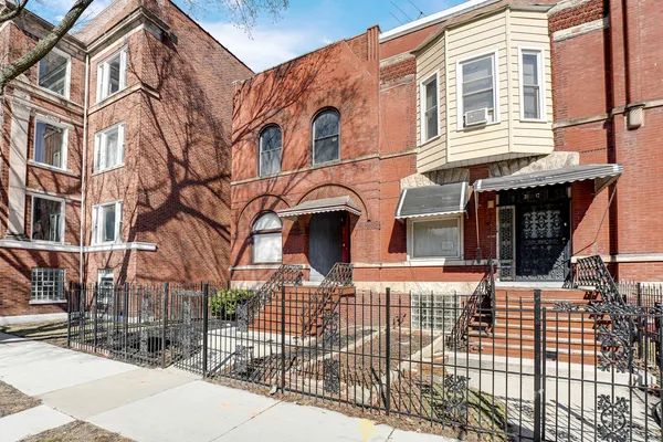 $469,000 | 928 East 46th Street, Chicago, IL 60653