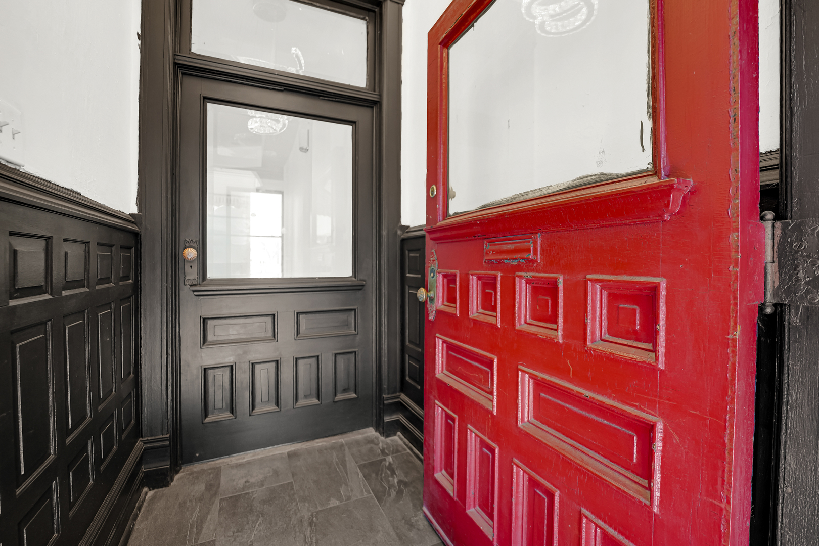 928 East 46th Street Chicago, IL 60653 - Photo 2 of 25 a view of front door