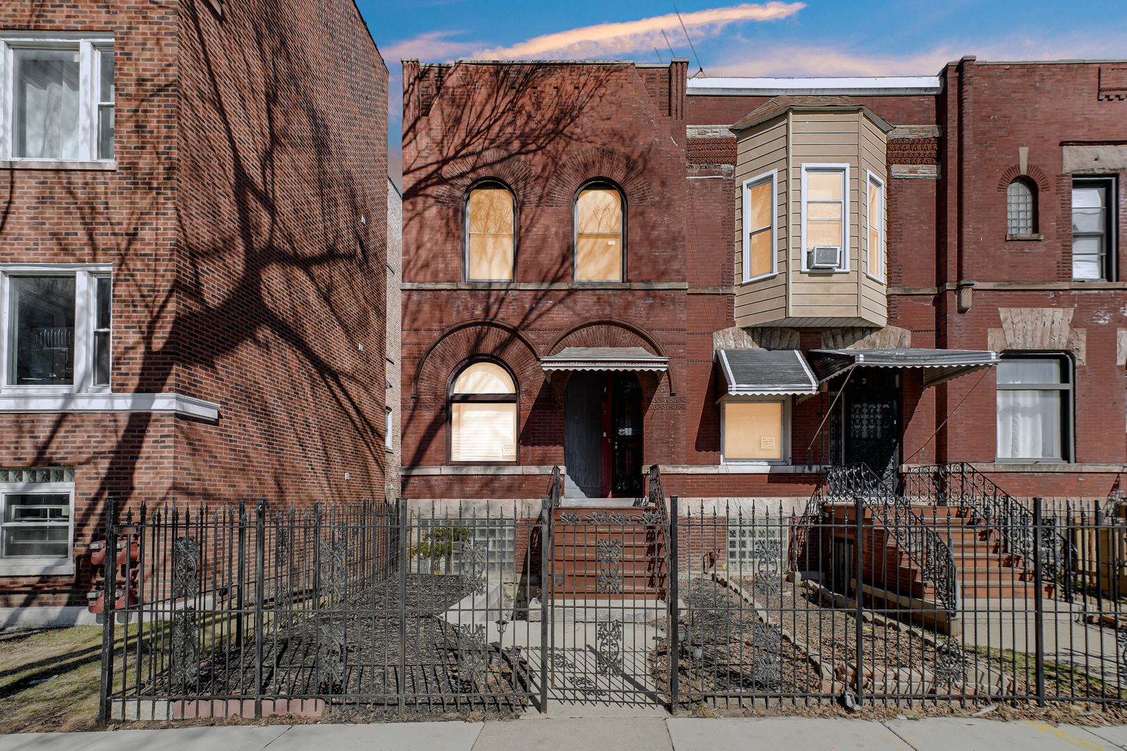 928 East 46th Street Chicago, IL 60653 - Photo 25 of 25 front view of a building