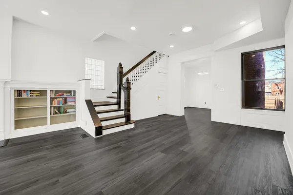 $469,000 | 928 East 46th Street, Chicago, IL 60653