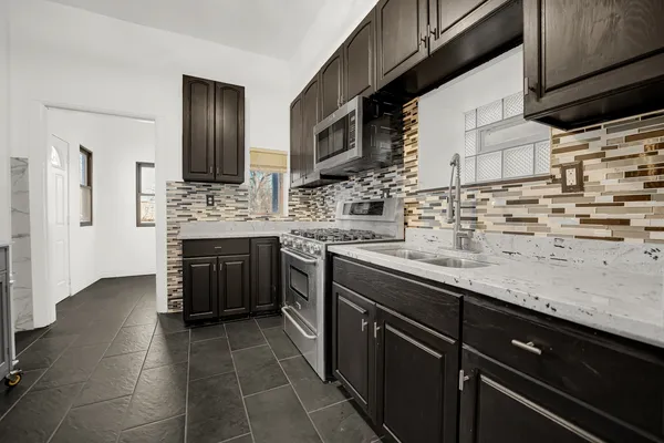 $469,000 | 928 East 46th Street, Chicago, IL 60653