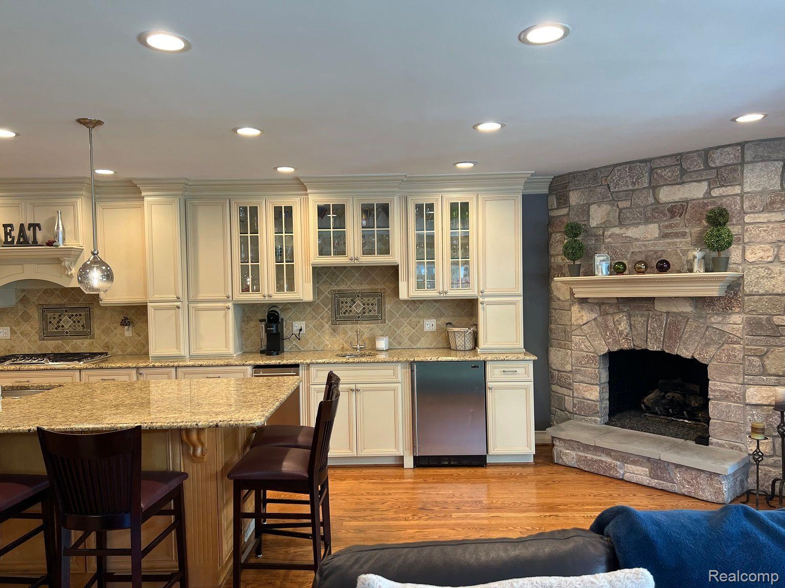 720 South Oxford Road Grosse Pointe, MI 48236 - Photo 6 of 44 Kitchen Dining Area