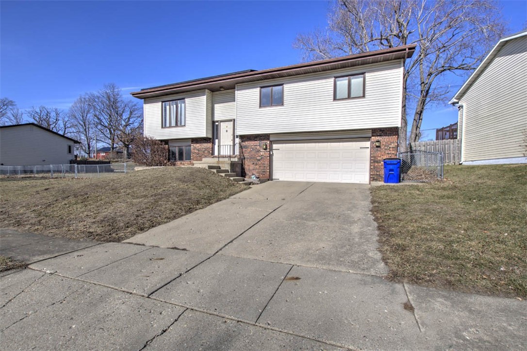 1960 West Melrose Drive Decatur, IL 62526 - Photo 1 of 31 Gallery Image 1