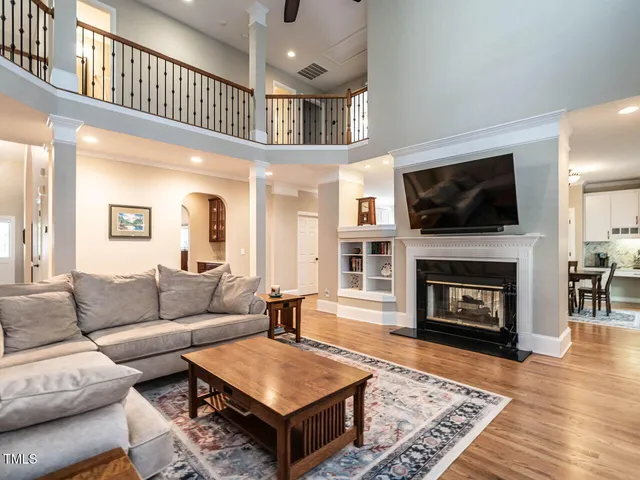 a view of a livingroom with furniture and windows