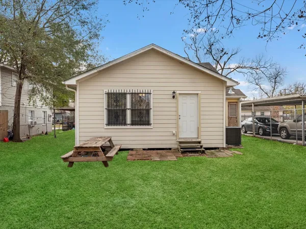 $1,600 | 1211 Bigelow Street, Houston, TX 77009