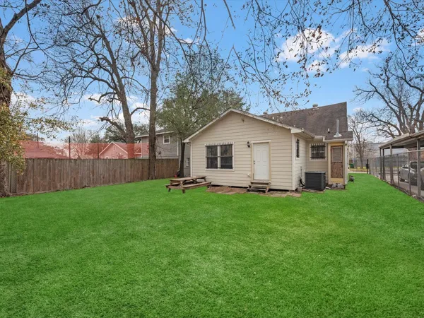 $1,600 | 1211 Bigelow Street, Houston, TX 77009