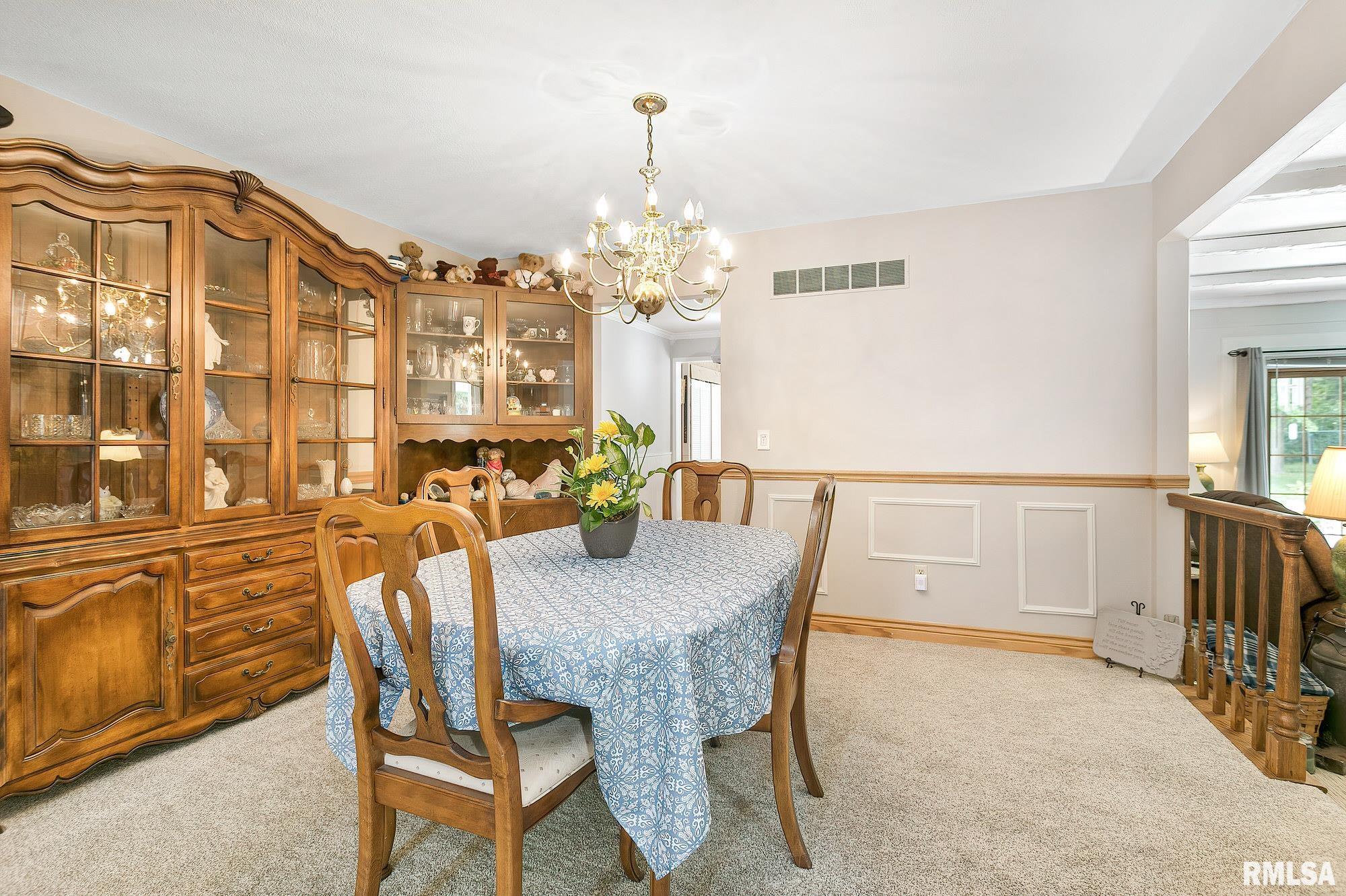 1736 Winding Hill Road Davenport, IA 52807 - Photo 5 of 28 Gallery Image 5