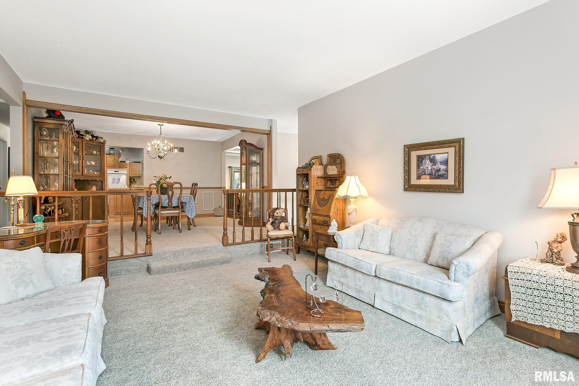 1736 Winding Hill Road Davenport, IA 52807 - Photo 7 of 28 Gallery Image 7