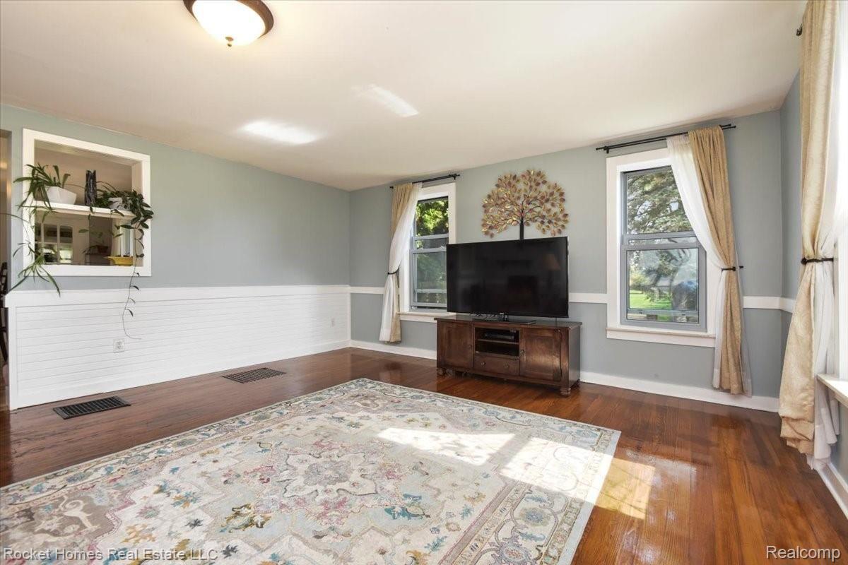2910 Notten Road Grass Lake, MI 49240 - Photo 8 of 49 05-Living Room.jpg