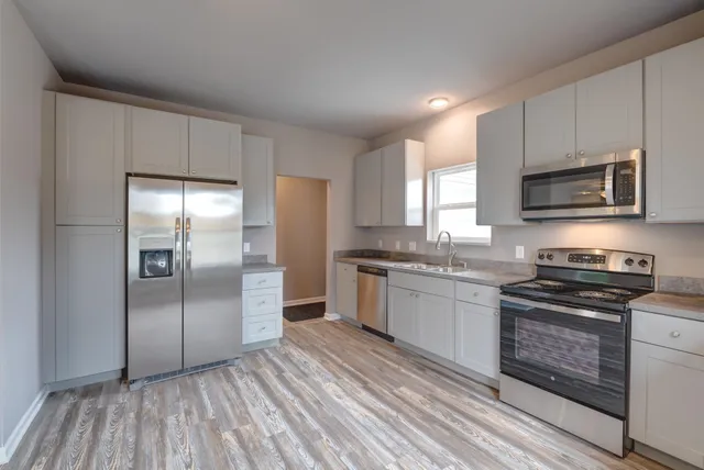 $277,500 | 620 West Delavan Drive, Janesville, WI 53546