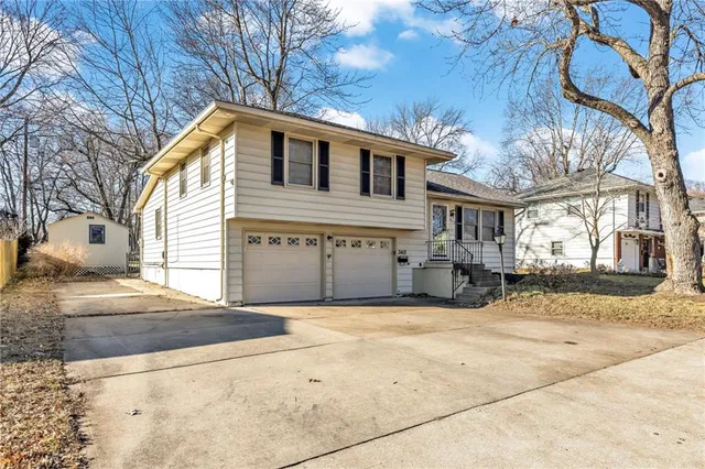 $279,000 | 3412 South Emery Street, Independence, MO 64055