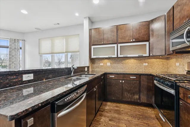 $2,499 | 7932 West Grand Avenue, Unit 2W, Elmwood Park, IL 60707