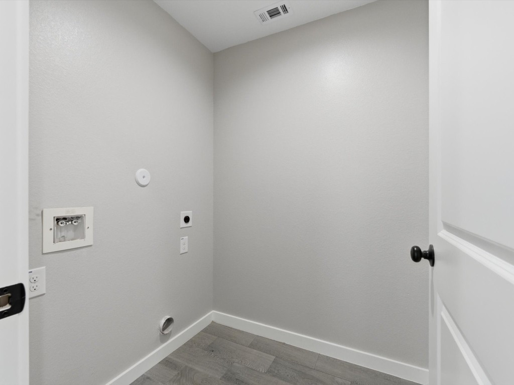308 South 11th Street Conroe, TX 77301 - Photo 20 of 24 a view of a hallway