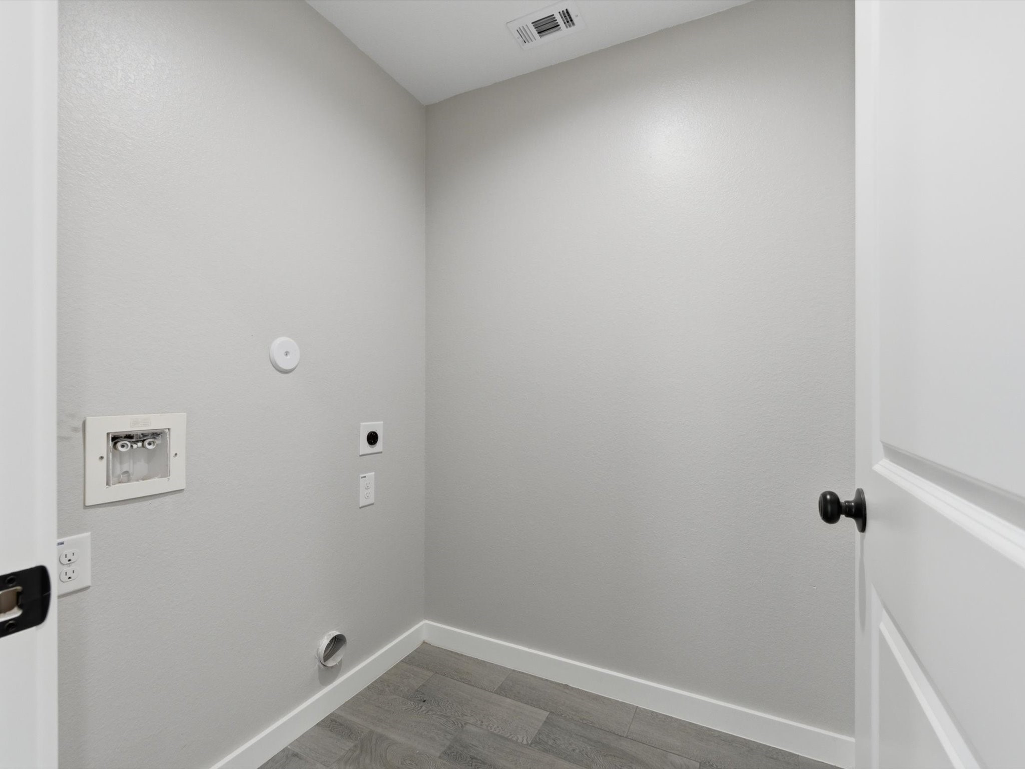 308 South 11th Street Conroe, TX 77301 - Photo 20 of 24 a view of a hallway