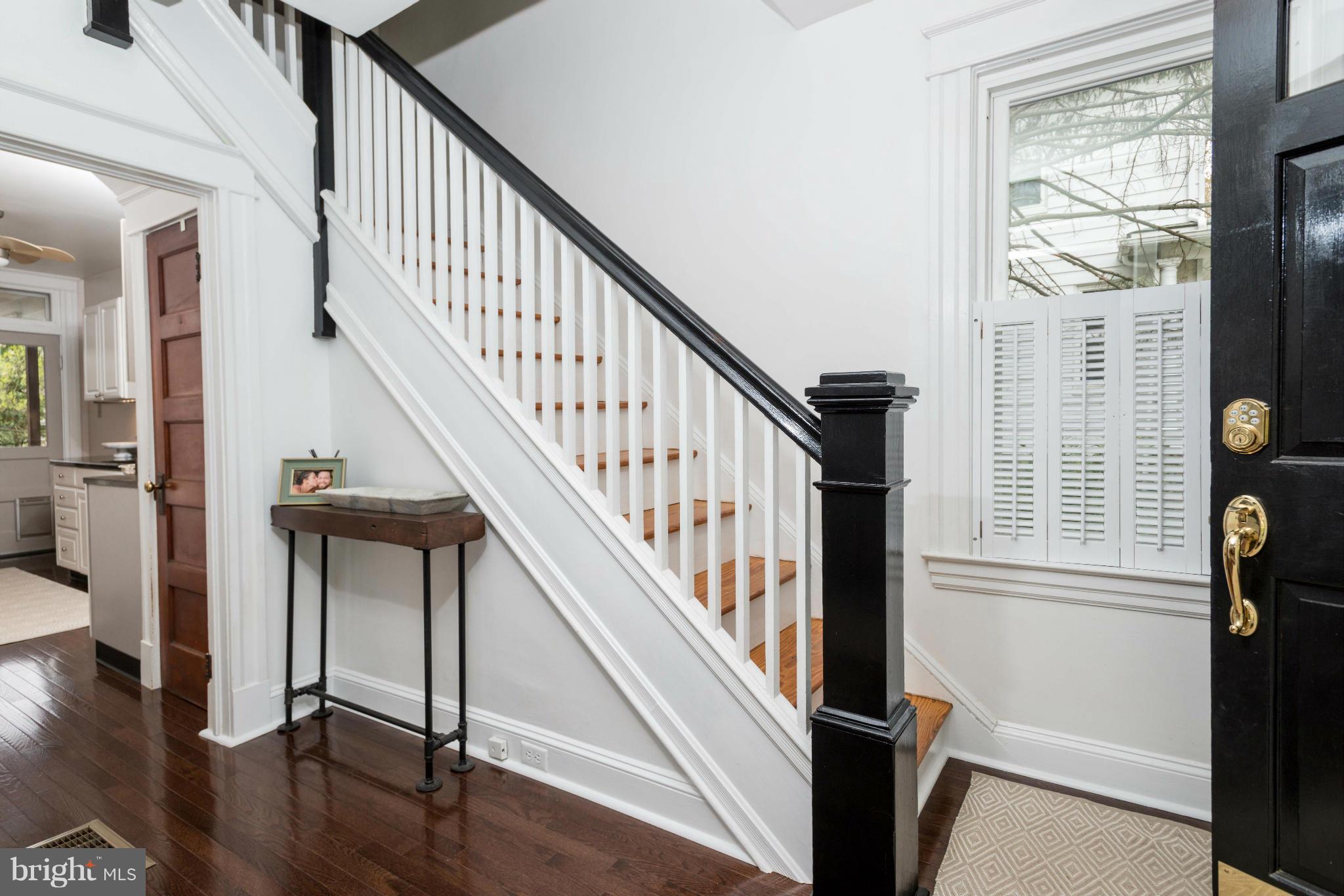 1015 Overbrook Road Baltimore, MD 21239 - Photo 3 of 18 Foyer
