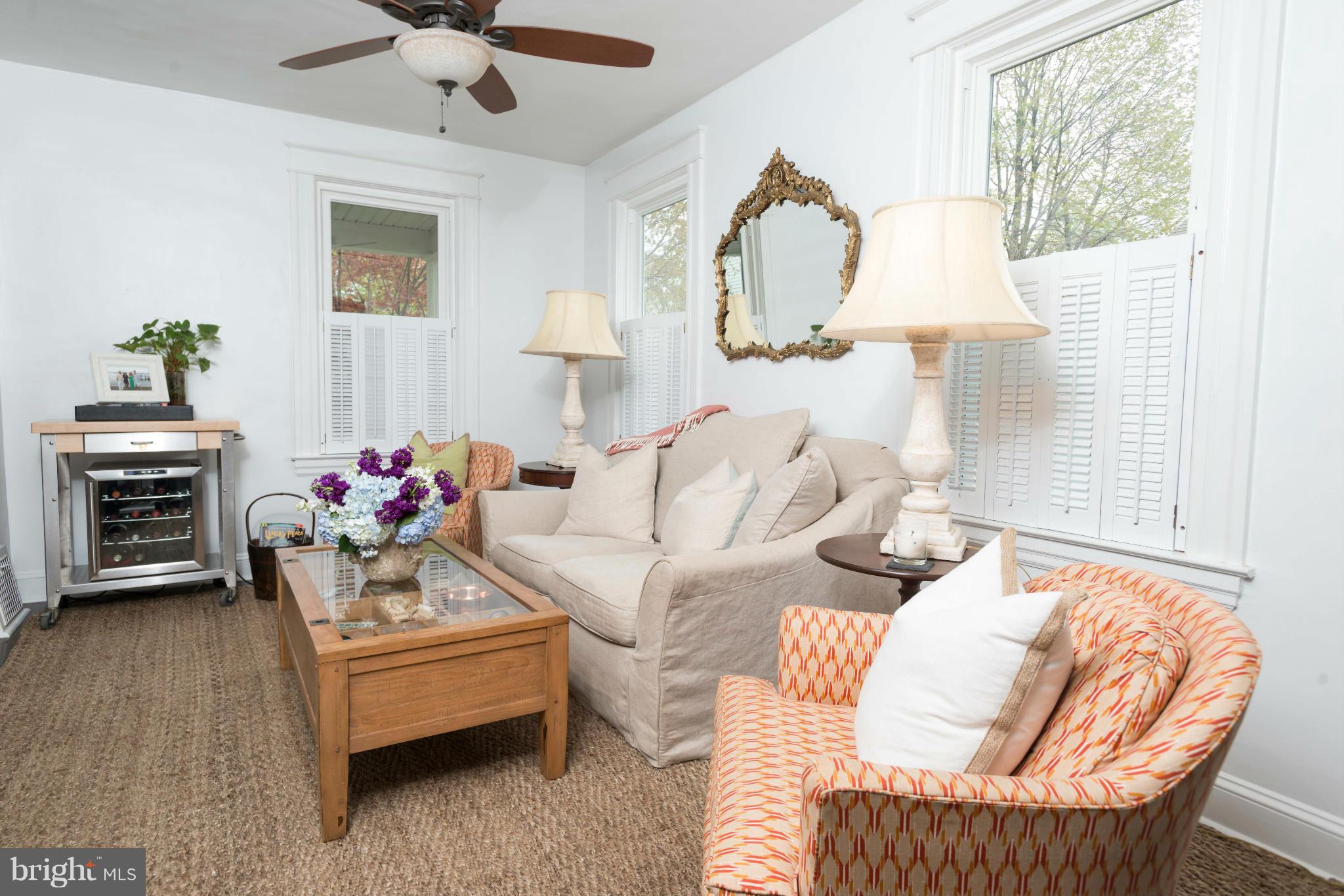 1015 Overbrook Road Baltimore, MD 21239 - Photo 5 of 18 Living Room
