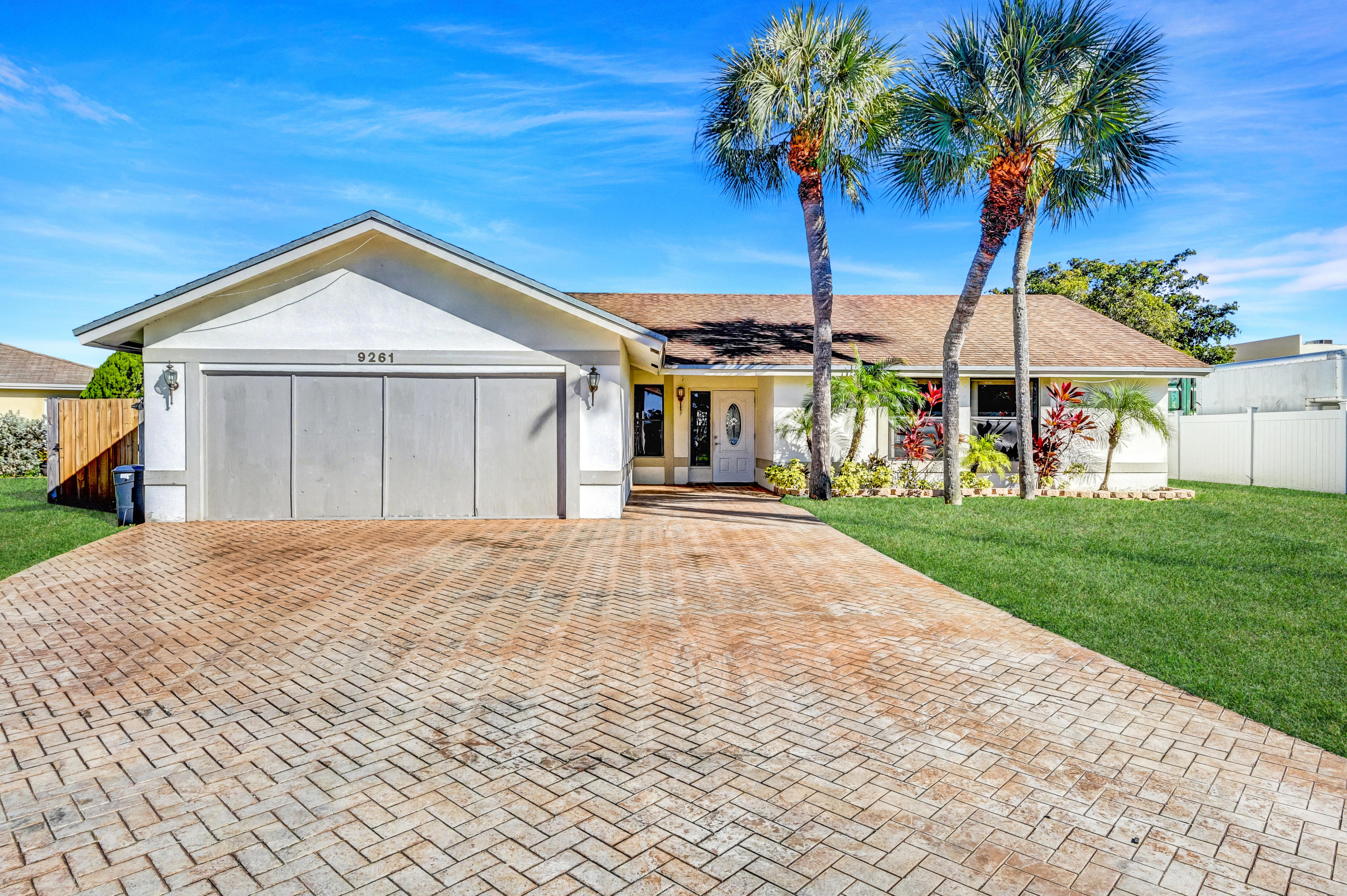 9261 Southampton Place Boca Raton, FL 33434 - Photo 5 of 66 Decorative Driveway