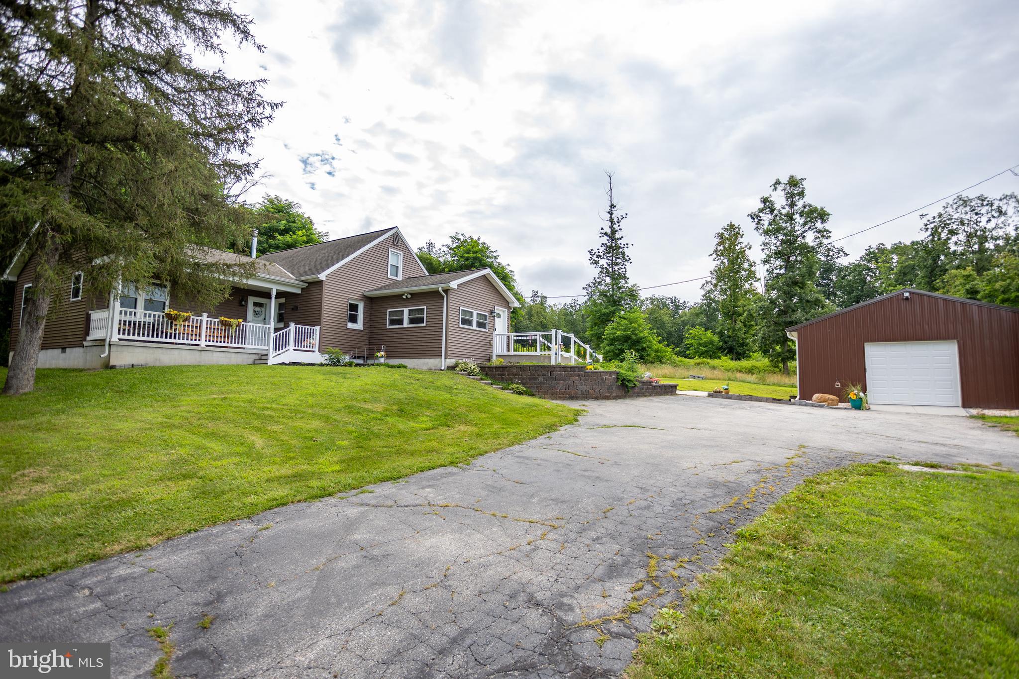 395 Green Springs Road Hanover, PA 17331 - Photo 2 of 61 Gallery Image 2