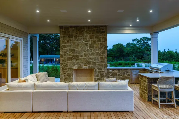 $13,950,000 | 551 Main Street, Quiogue, NY 11978