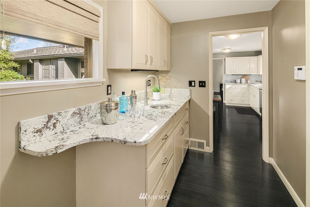 6570 Northeast Windermere Road Seattle, WA 98105 - Photo 12 of 37