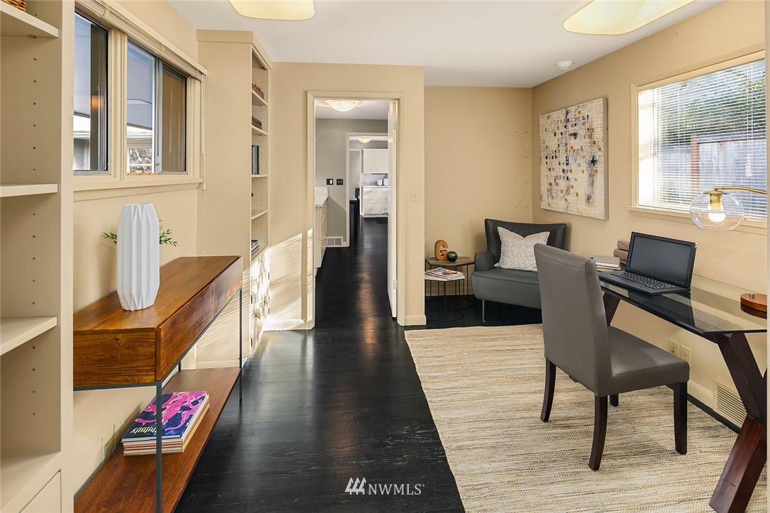6570 Northeast Windermere Road Seattle, WA 98105 - Photo 14 of 37