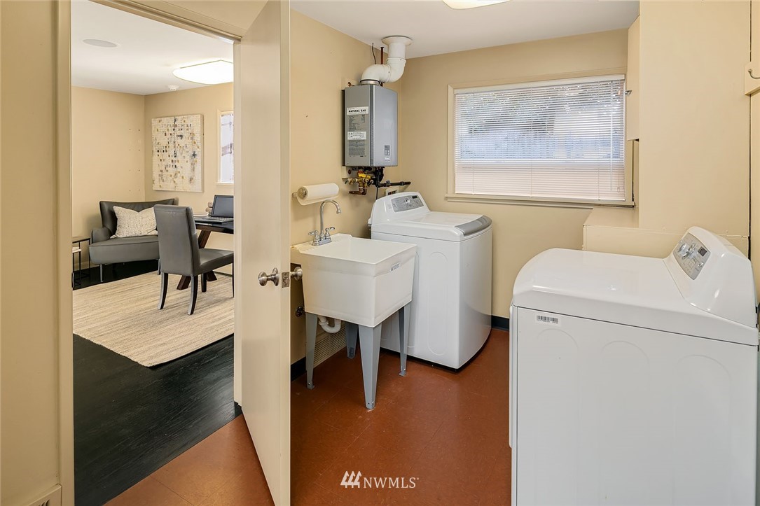 6570 Northeast Windermere Road Seattle, WA 98105 - Photo 15 of 37