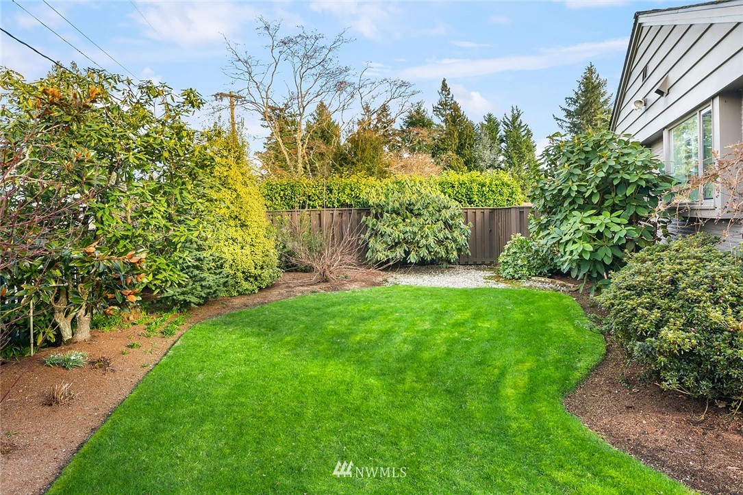 6570 Northeast Windermere Road Seattle, WA 98105 - Photo 28 of 37