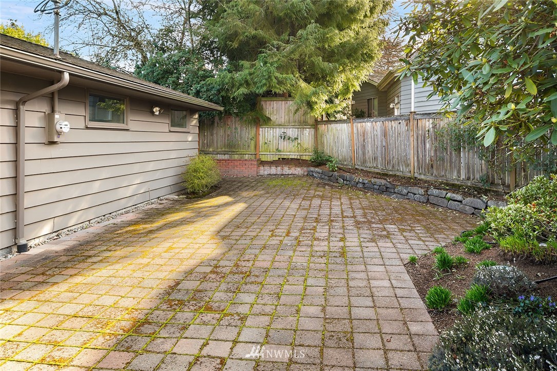 6570 Northeast Windermere Road Seattle, WA 98105 - Photo 31 of 37