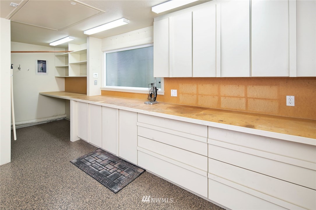 6570 Northeast Windermere Road Seattle, WA 98105 - Photo 34 of 37