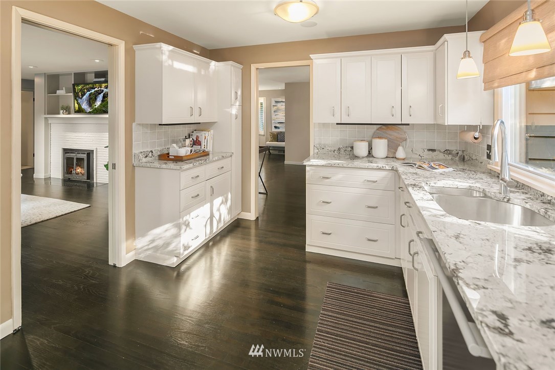 6570 Northeast Windermere Road Seattle, WA 98105 - Photo 10 of 37