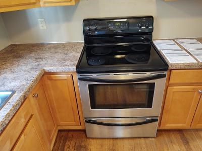 28 Hornbeam Road Coventry, RI 02816 - Photo 2 of 20 STAINLESS STEEL ELECTRIC STOVE