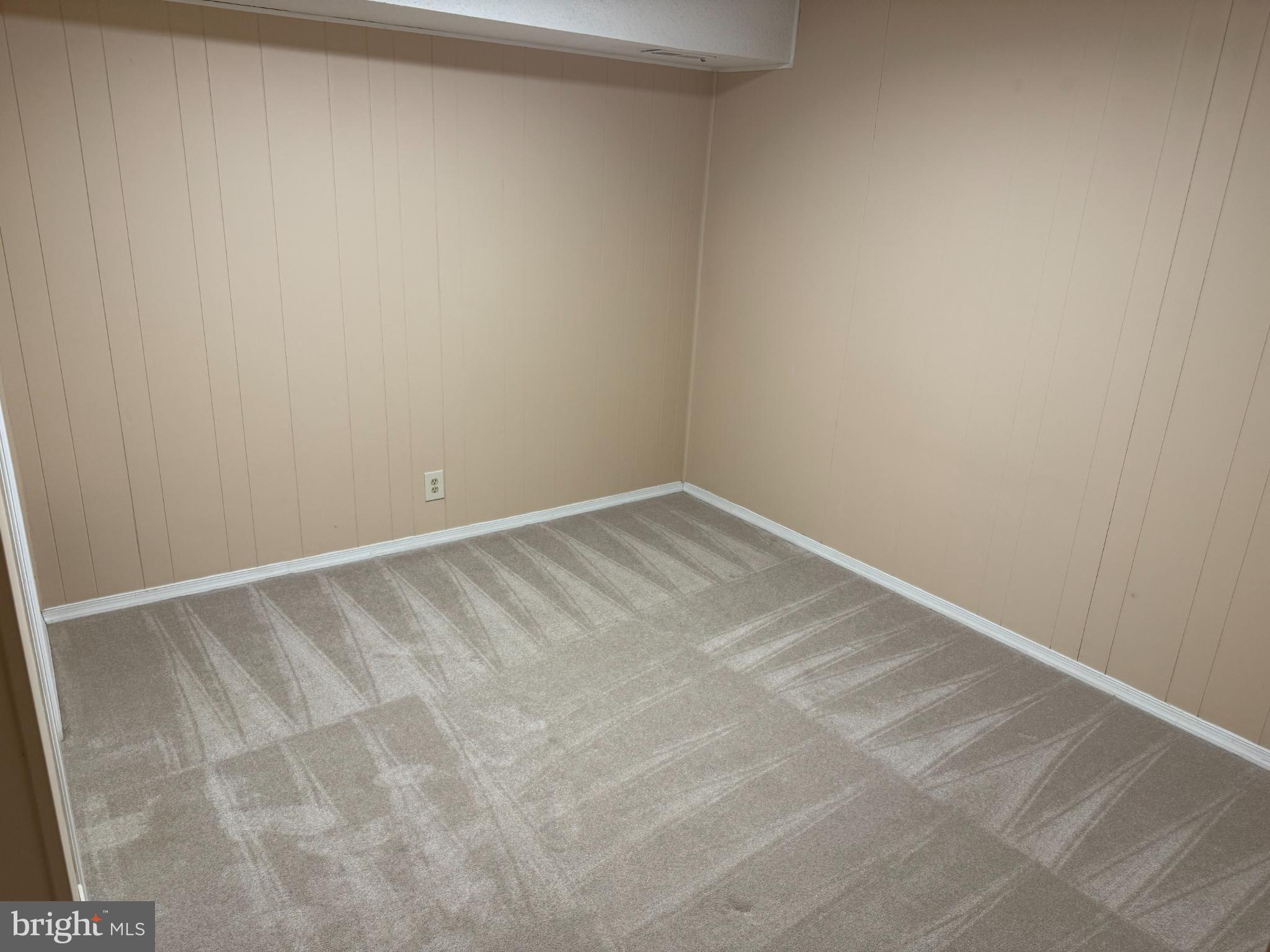 4640 31st Road South, Unit A1 Arlington, VA 22206 - Photo 9 of 15 a view of an empty room