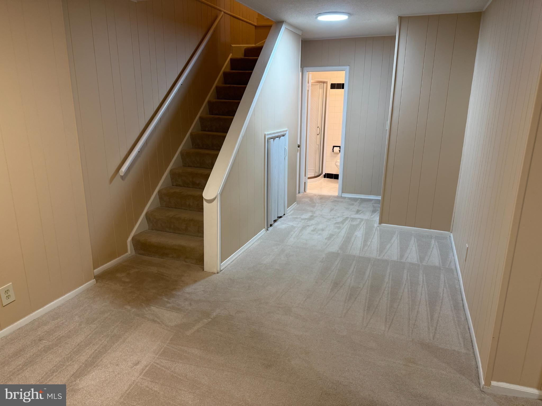 4640 31st Road South, Unit A1 Arlington, VA 22206 - Photo 7 of 15 a view of hallway with stairs