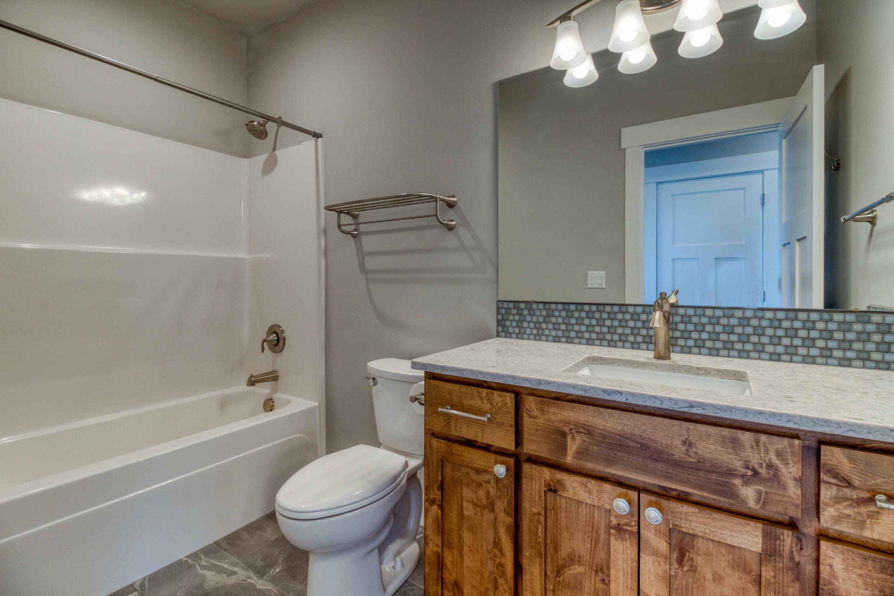 9280 Southwest Copley Road Powell Butte, OR 97753 - Photo 25 of 46 GR Bath