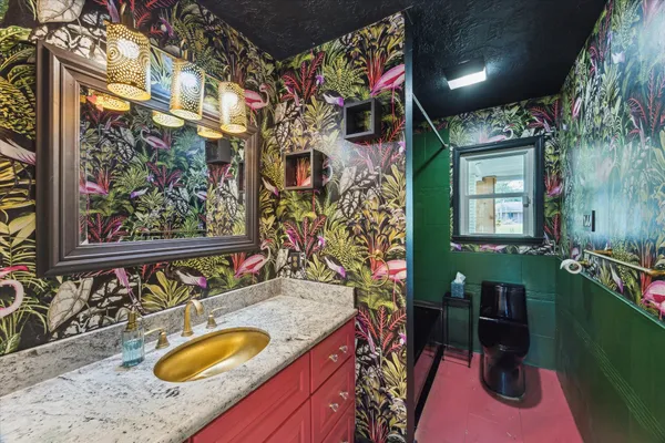 $624,900 | 205 West Bayou Drive, Dickinson, TX 77539