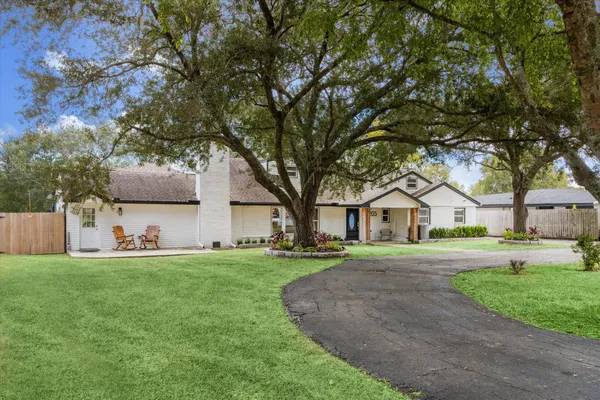 $624,900 | 205 West Bayou Drive, Dickinson, TX 77539