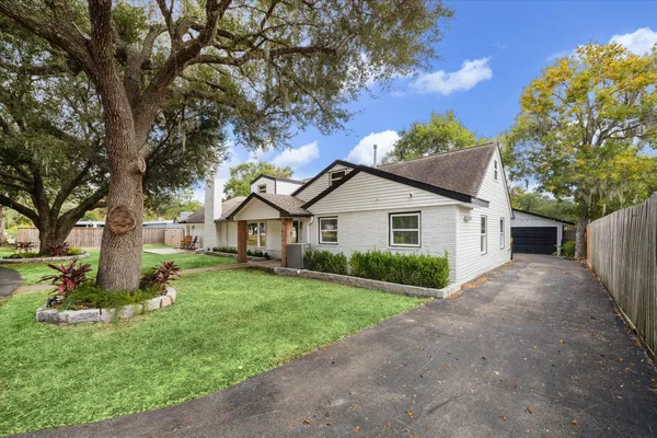 $624,900 | 205 West Bayou Drive, Dickinson, TX 77539