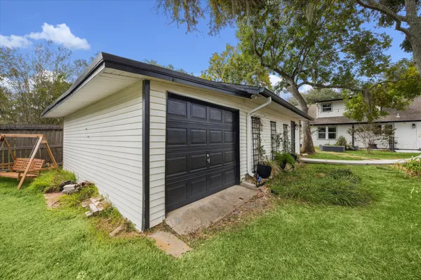 $624,900 | 205 West Bayou Drive, Dickinson, TX 77539