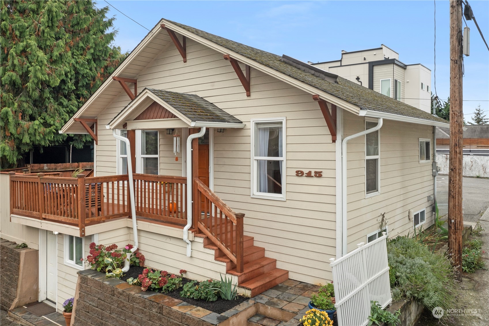 915 North 39th Street Seattle, WA 98103 - Photo 1 of 31 Gallery Image 1
