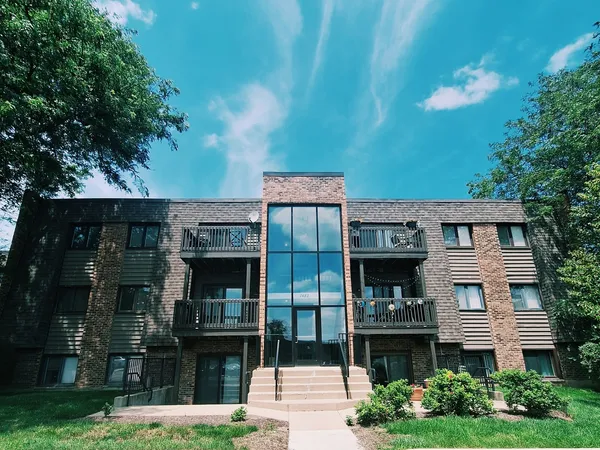 $235,000 | 1482 Stonebridge Circle, Unit C6, Wheaton, IL 60189