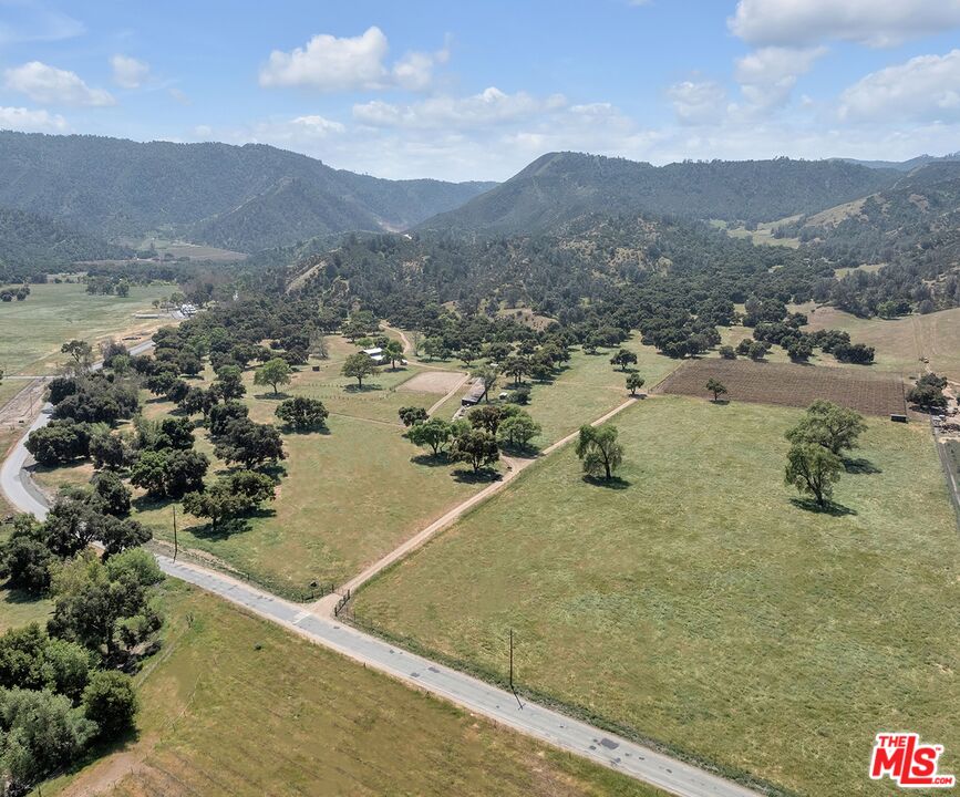 770 Limekiln Road Hollister, CA 95023 - Photo 4 of 39 a view of a lake view