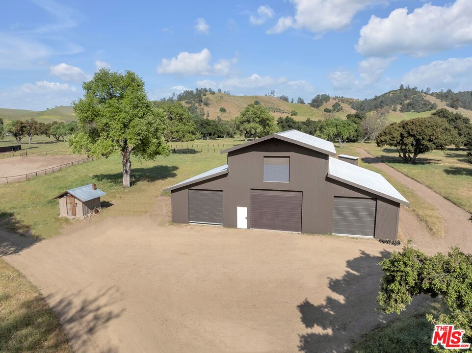770 Limekiln Road Hollister, CA 95023 - Photo 6 of 39 a view of a terrace with a garden and mountain view