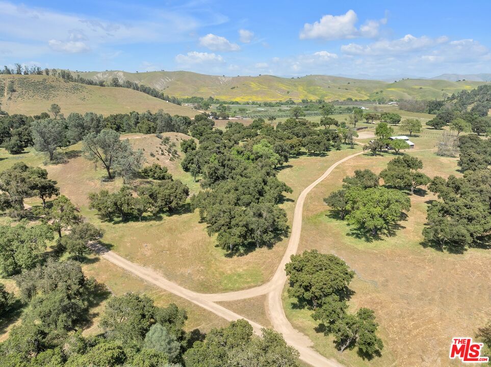 770 Limekiln Road Hollister, CA 95023 - Photo 7 of 39 a view of city and mountain