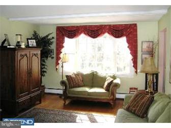 717 Pine Ridge Road Media, PA 19063 - Photo 4 of 12 Living Room