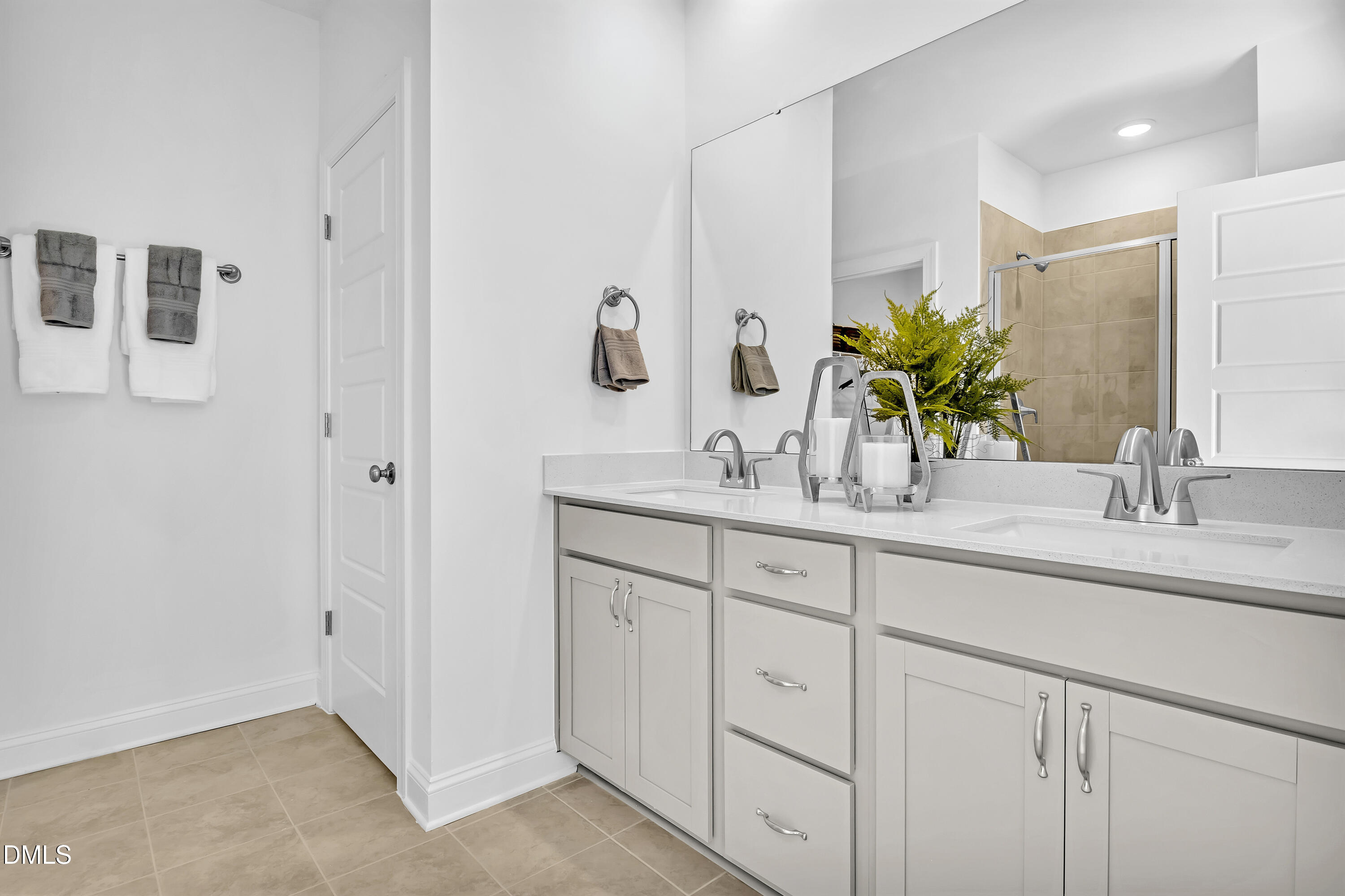 615 Hedrick Ridge Road, Unit 103 Cary, NC 27519 - Photo 16 of 31 P_RAL_TWW_Tessa_Model_INT_PBTH