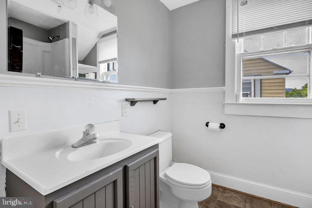 86 Front Royal Road Strasburg, VA 22657 - Photo 3 of 17 Bathroom