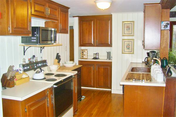 67 Lothrop Road Reading, MA 01867 - Photo 12 of 24 Gallery Image 12