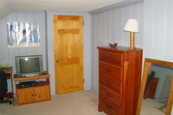 67 Lothrop Road Reading, MA 01867 - Photo 8 of 24 Gallery Image 8